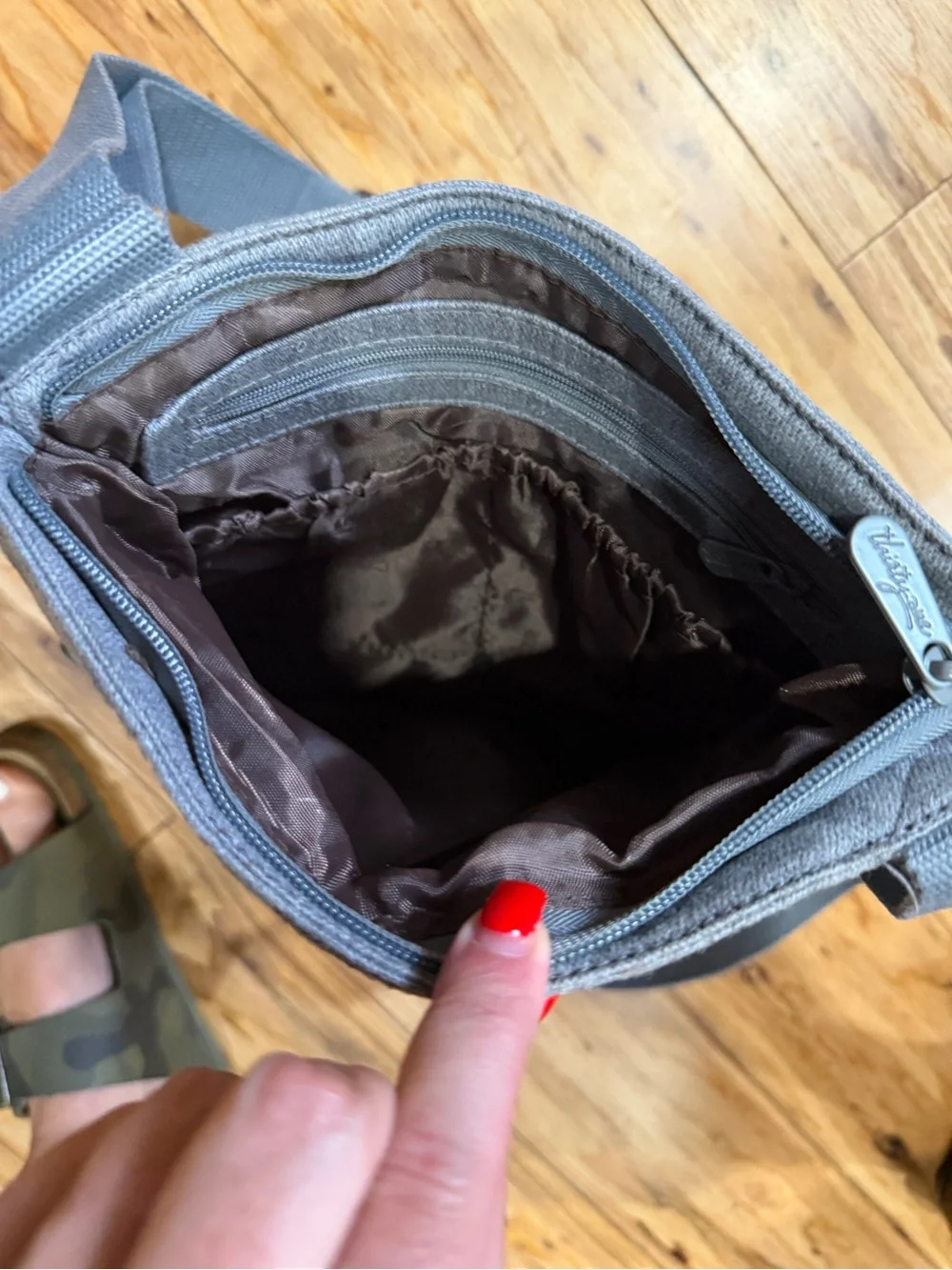 thirty-one compact gray